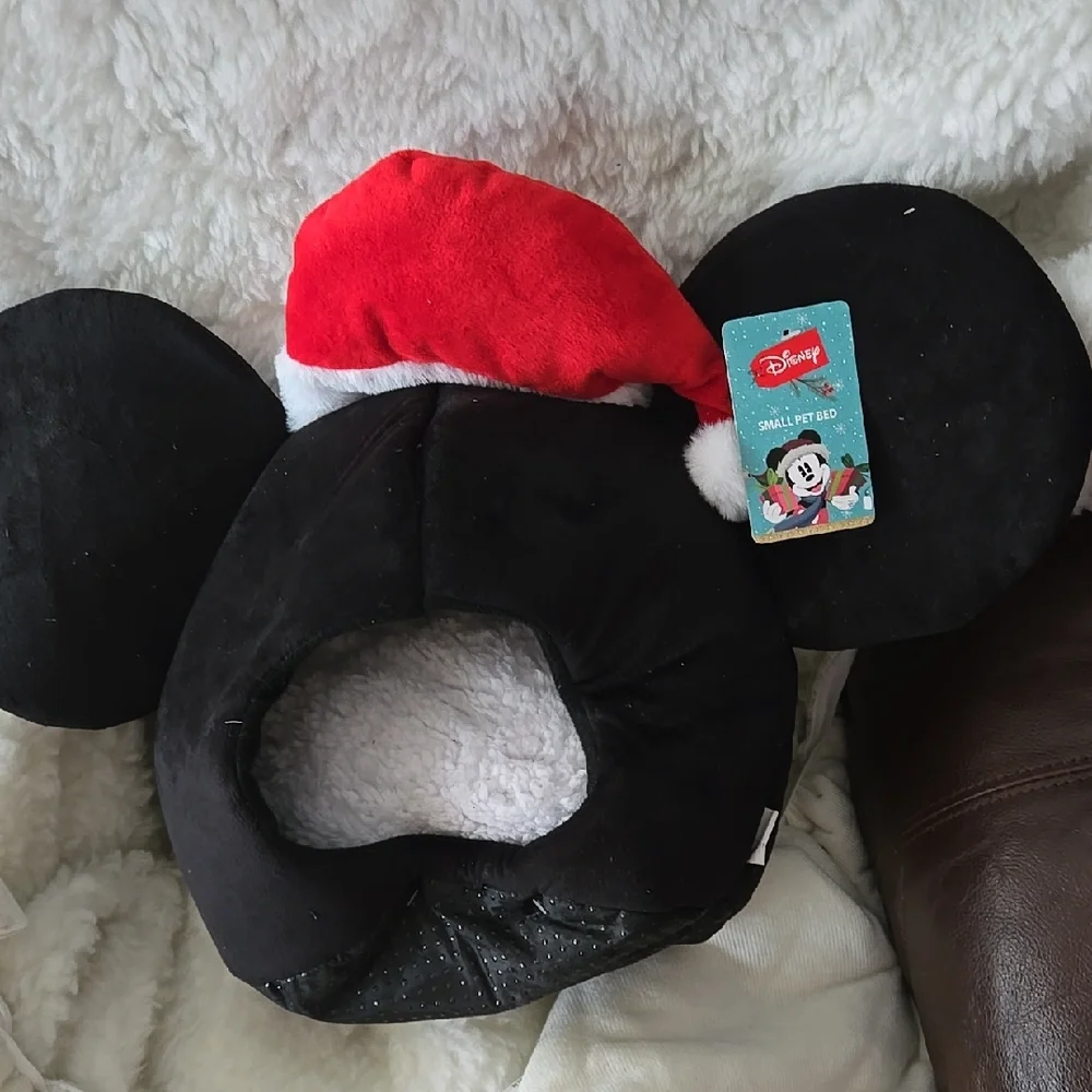 Disney Mickey Mouse Pet Bed - Black and Red